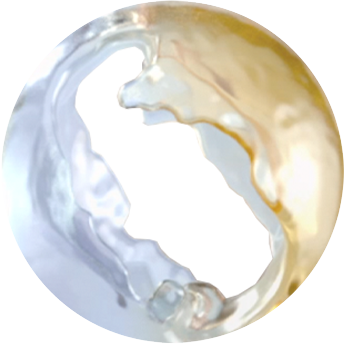 Double-Lock Hydration System&trade; Hyaluronic acid draws in moisture, ceramides lock it in.